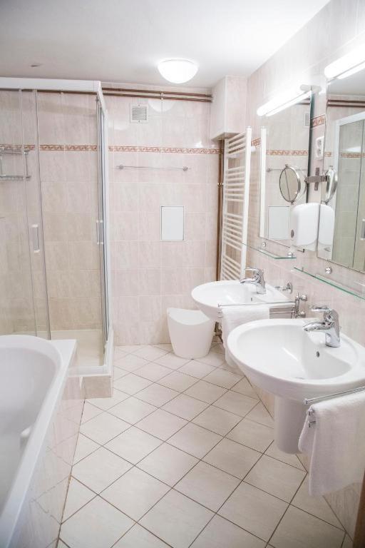 Wellness Hotel Orlik Kozarovice Екстер'єр фото